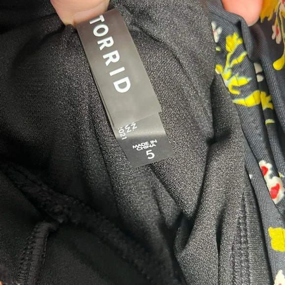 NWT Torrid Flutter Sleeve Floral Swim Bikini Top - Picture 6 of 6